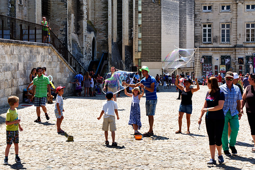 Fun with soap bubbles on the Place du Palais