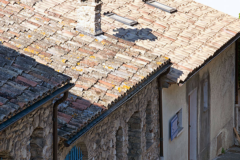 Rooftops along the 'Calade des Migraniers'