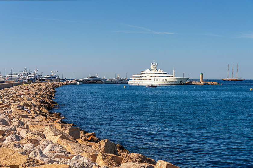 The entrance to the 'Port Pierre Canto' at the east of the bay of Cannes
