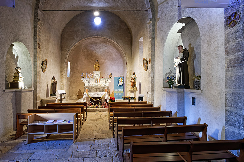 Inside the 'Saint Vincent' church