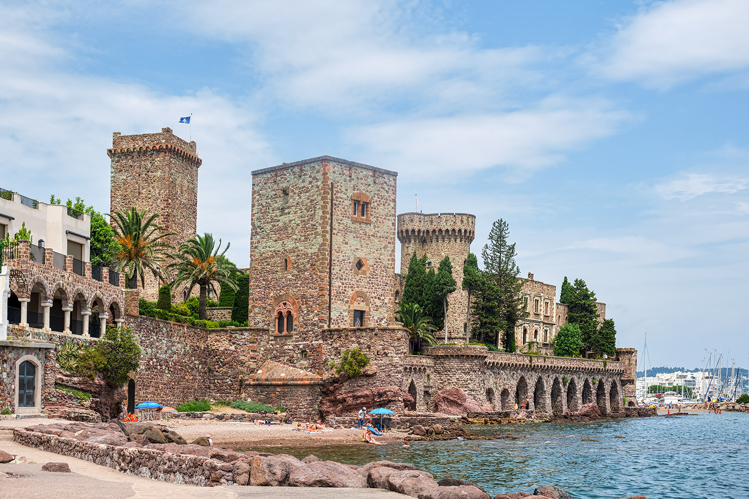 Looking back for a better view of the 'Château de la Napoule'