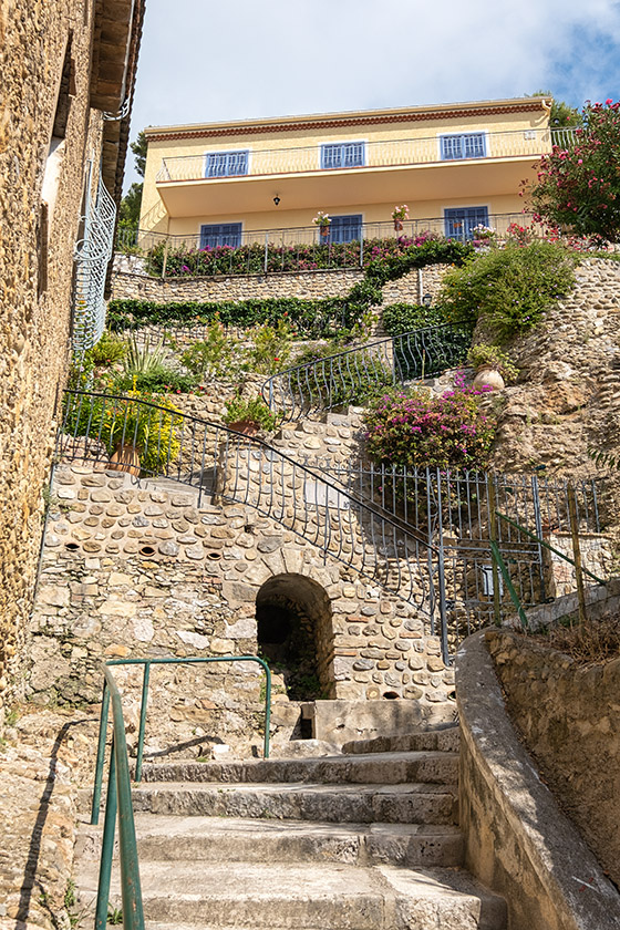 Steps going up from the 'chemin de Menton'
