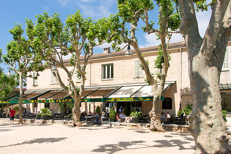 The 'Café de la place'