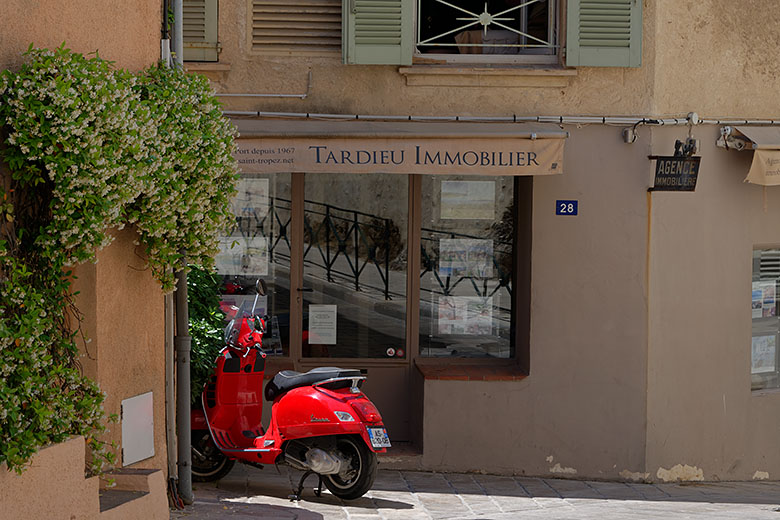 Red scooter on 'Rue de la Citadelle'