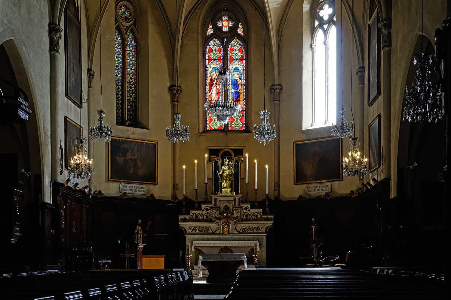 Inside 'Notre Dame de l'Espérance'