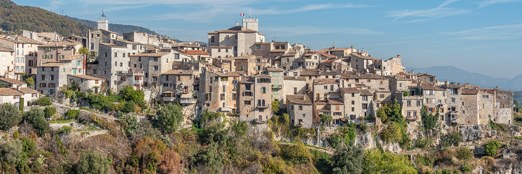 The best view of the old village is from the D2210 that runs between Châteauneuf-de-Grasse and Vence