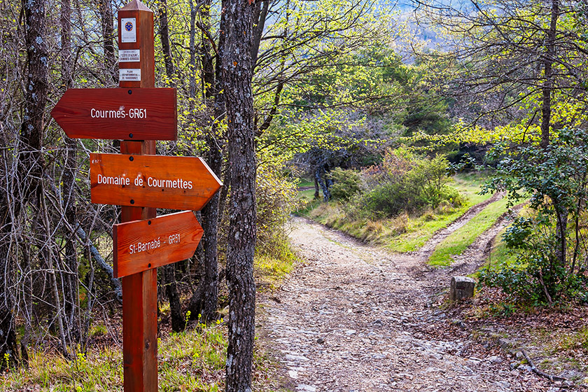 To stay on the GR 51 we must turn left