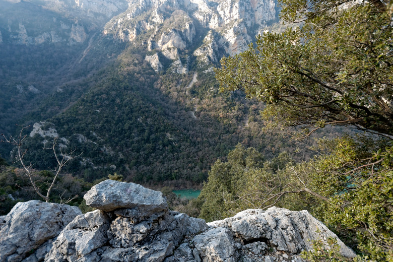 A first glimpse of the Verdon from the 'sentier du pêcheur'