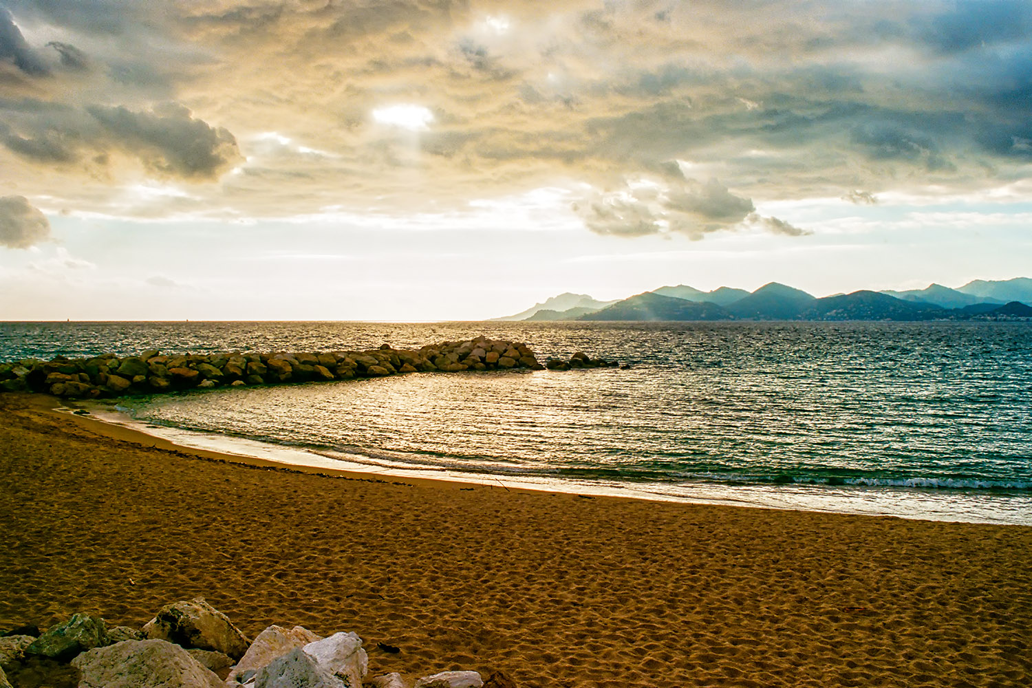 Cannes, looking form the Laubœuf beach to the Esterel