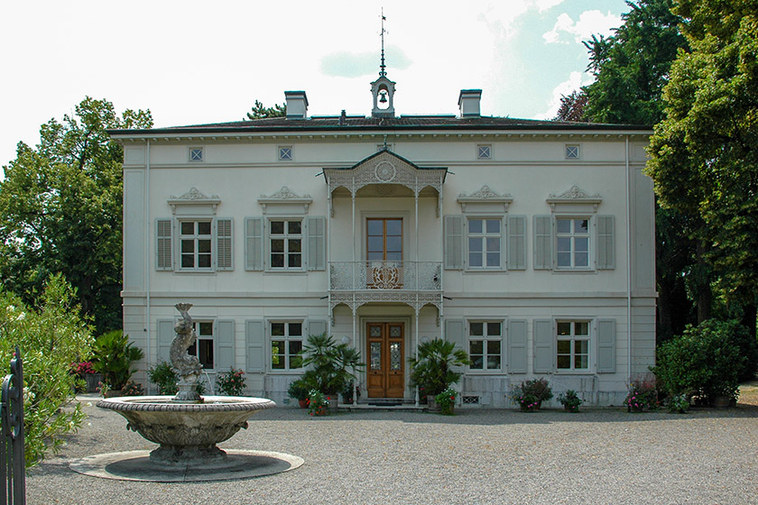Münchenstein, Switzerland, Villa Merian, 33mm (corrected)