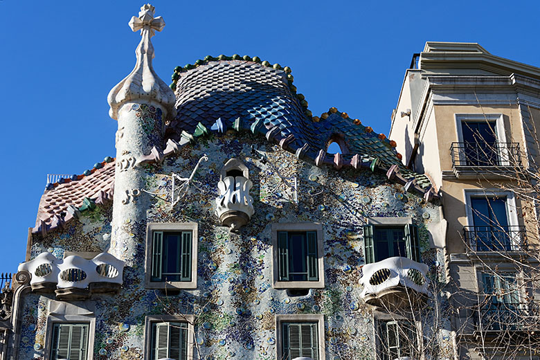A closer look at the façade of 'Casa Batlló'