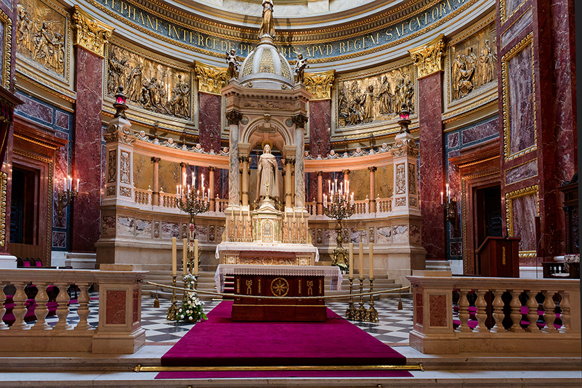 The altar of St. Stephen's Basilica