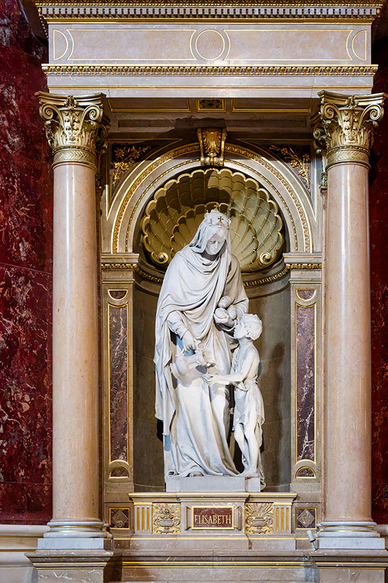 Statue of Saint Elisabeth of Hungary