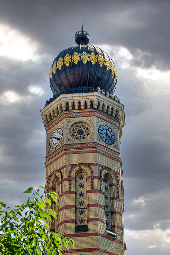 By the Great Synagogue