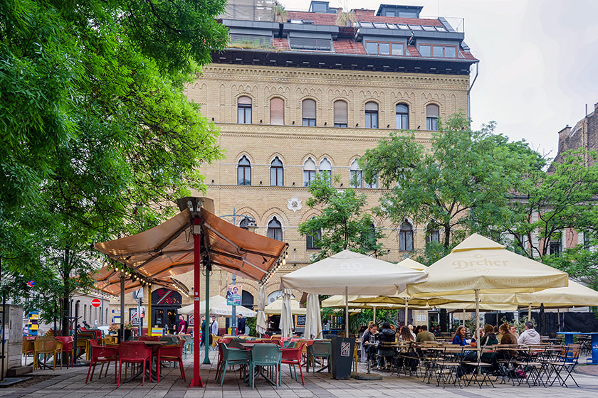 Kálmán Mikszáth Square