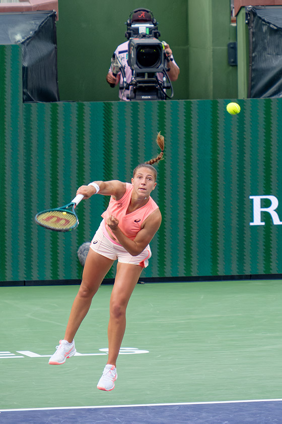 Diane Parry serving to Maria Sakkari