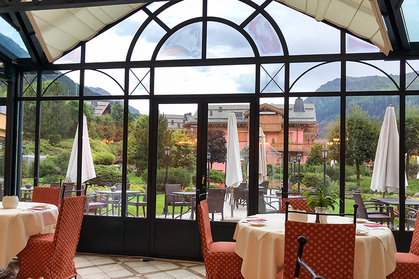 Stopping in the Vereina breakfast room before driving to Lugano