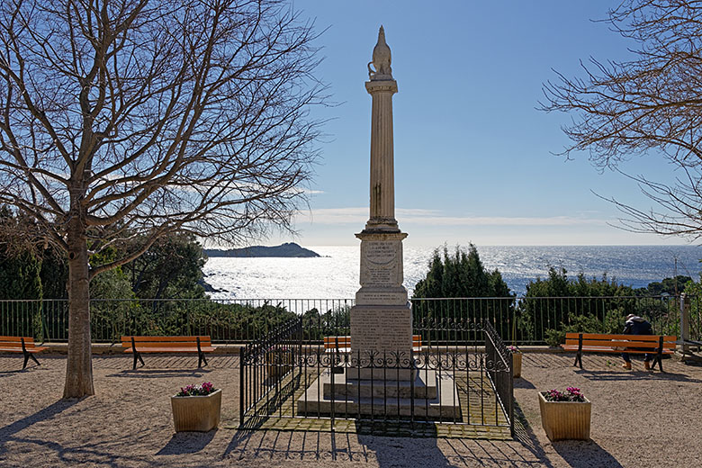 The memorial for the people of Giens who died in World War I
