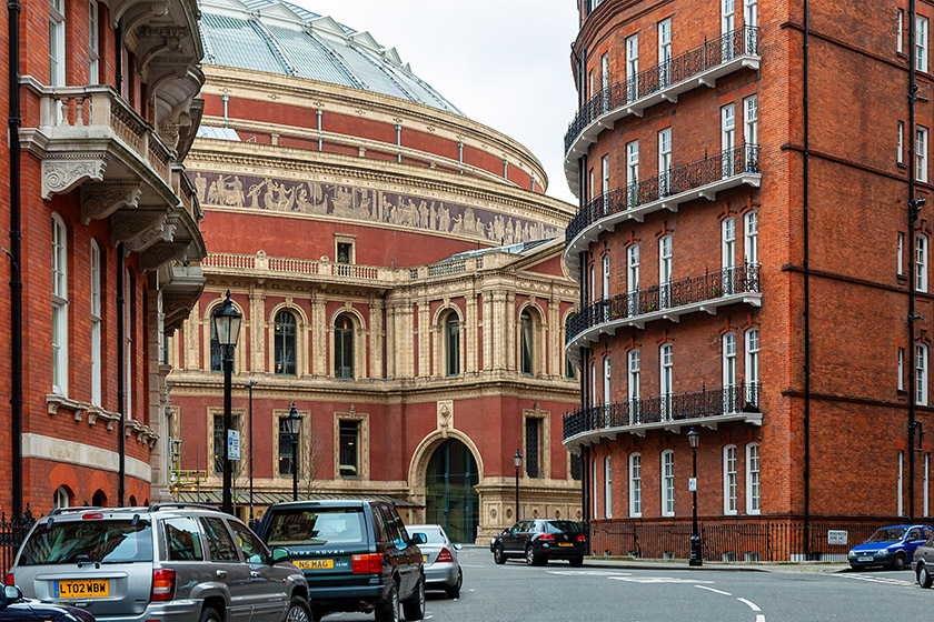 Heading toward the Royal Albert Hall on Kensington Gore