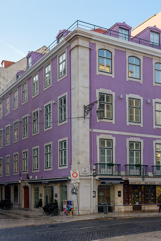 Purple building on Rua da Betesga