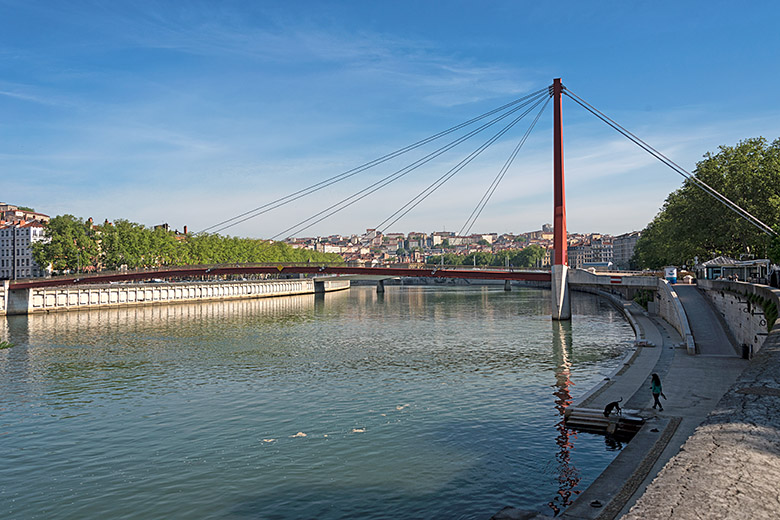Pedestrian bridge across the Saône