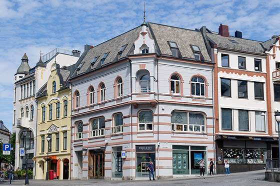 Taking a closer look at the beautiful corner building