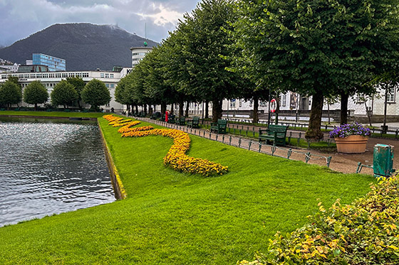 The lake is in a park that is beautifully maintained