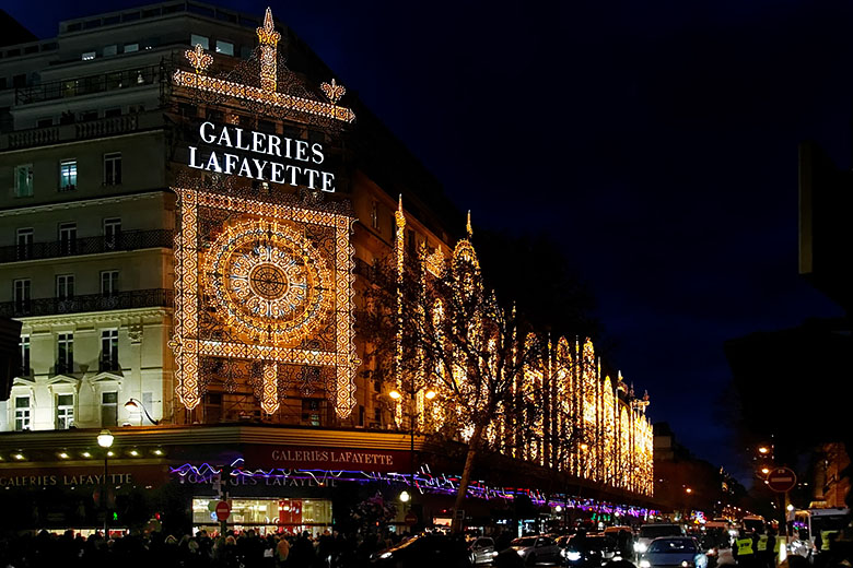 The Christmas decoration of the 'Galeries Lafayette'...
