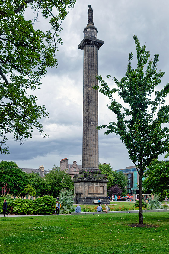 Melville Monument in St Andrew Square