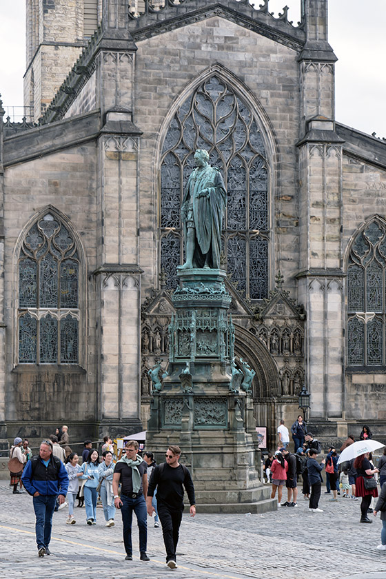 John Knox statue in front of St Giles'