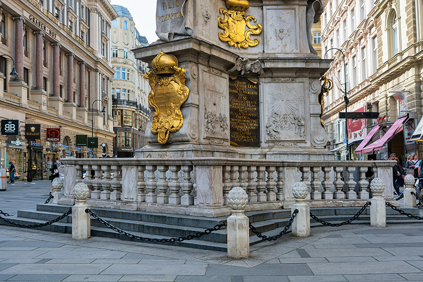 The bottom of the Pests&auml;ule (Plague Column)